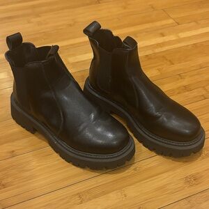 Women's Black Chelsea Boots